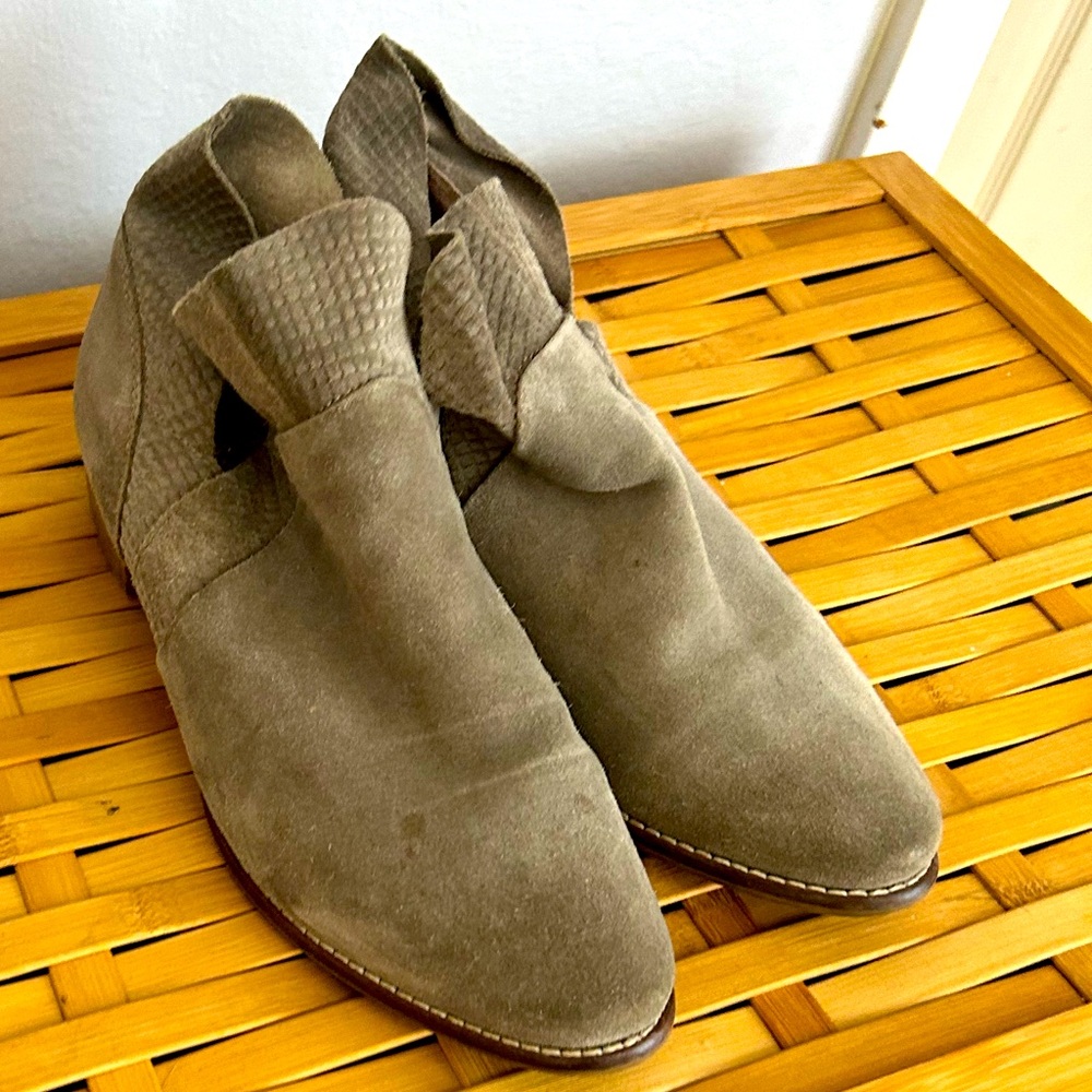 Sychelles gray boots